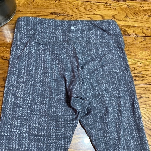 Lululemon Wunder Under Heathered Herringbone Pattern Gray Cropped Tight Size 6. - Picture 3 of 9